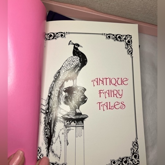 SET of two children’s books - Picture 5 of 8